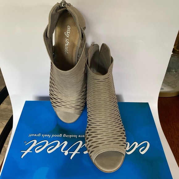 New Easy Street Women's Sunrise Sandals Grey Size 6.5M - Picture 3 of 6